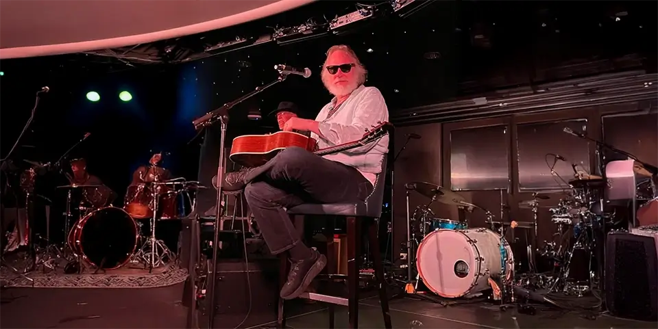 Roger Alan Wade performing a concert.